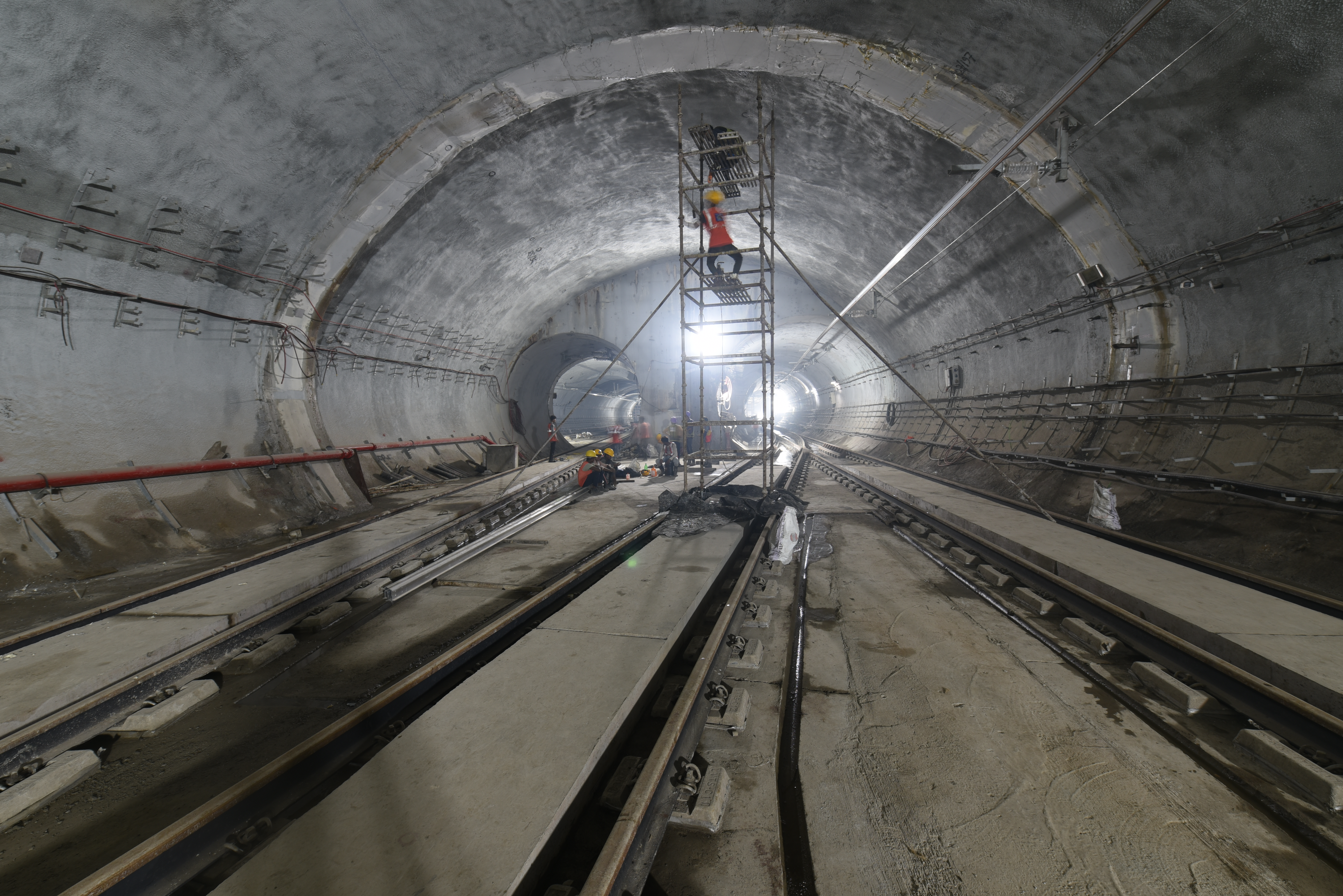 work in progress at sahar road metro station 